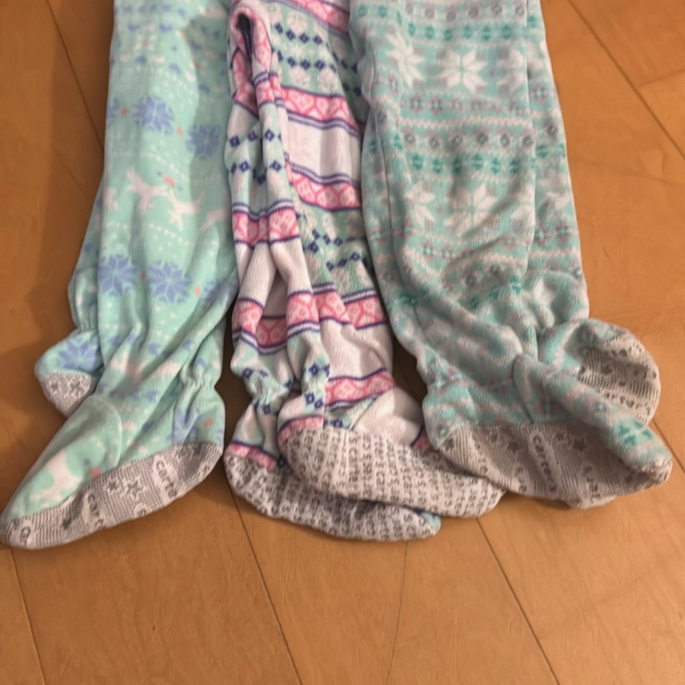 Carter’s PJS - Picture 2 of 8